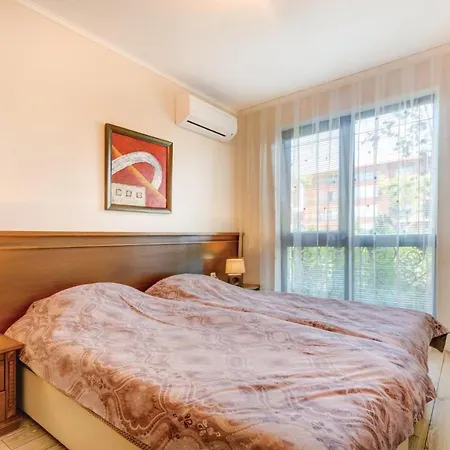 Three-bedroom In * 네세부르